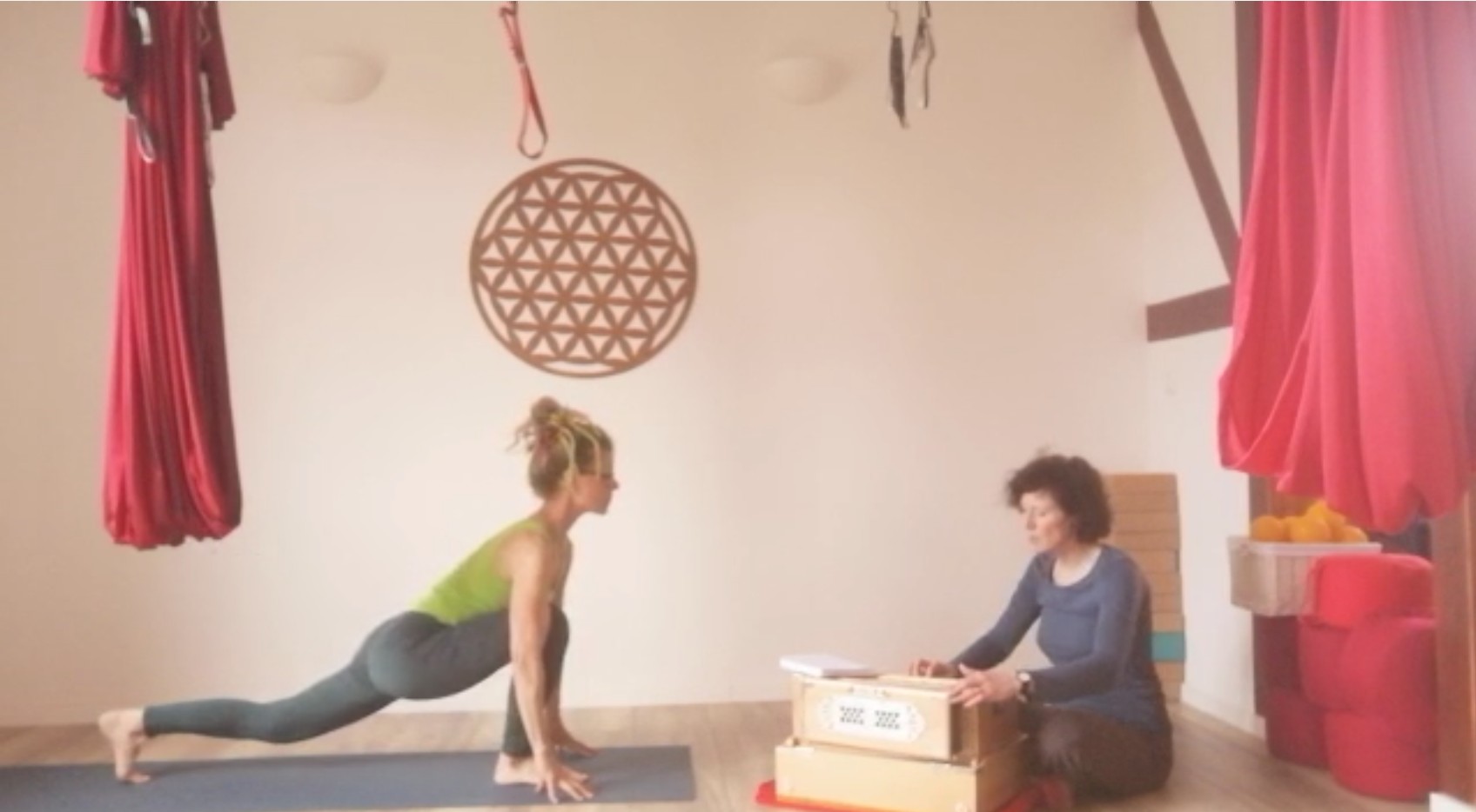 Mantra-Yoga, Screenshot aus dem Video
